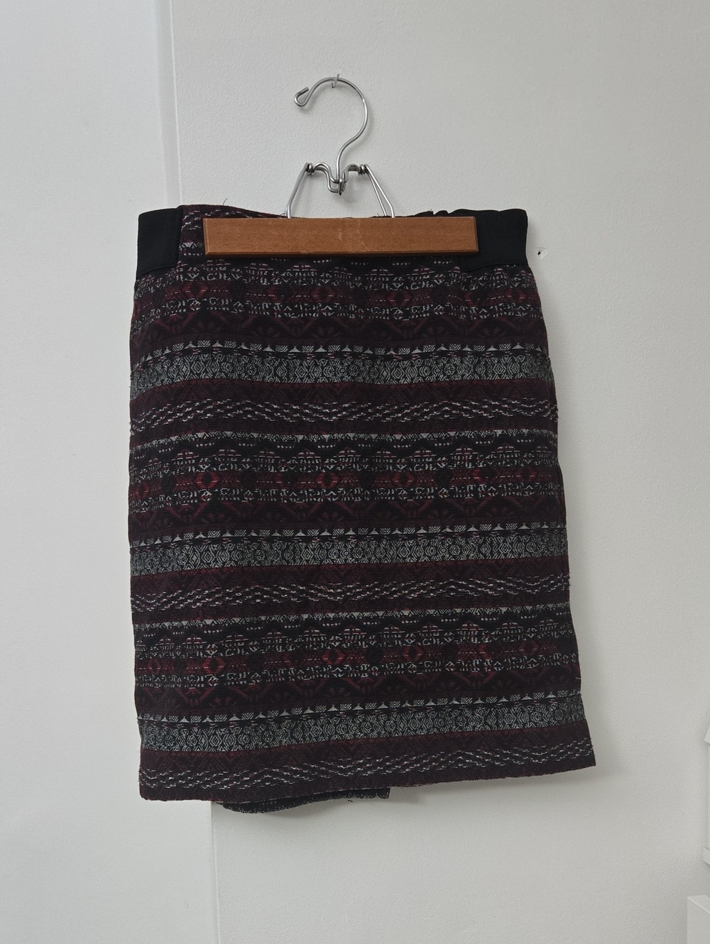 J. Jill Black and Burgundy Patterned Pencil Skirt